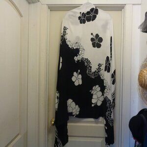 TAHATI GIRL BLACK & WHITE SARONG SHAWL WRAP OR THROW W FRINGE ONE SIZE
